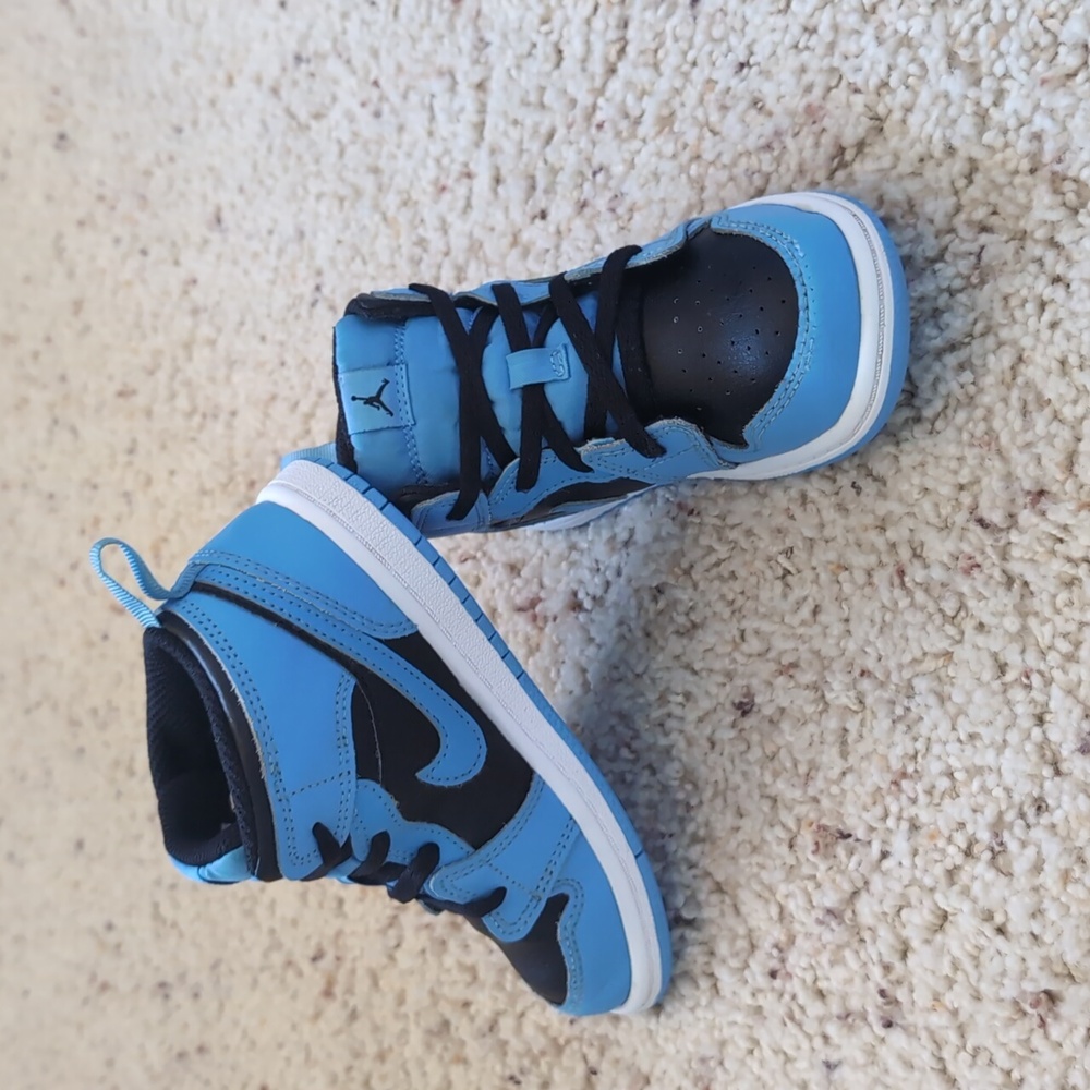 Jordan AJ 1 Mid Toddler Size 10c